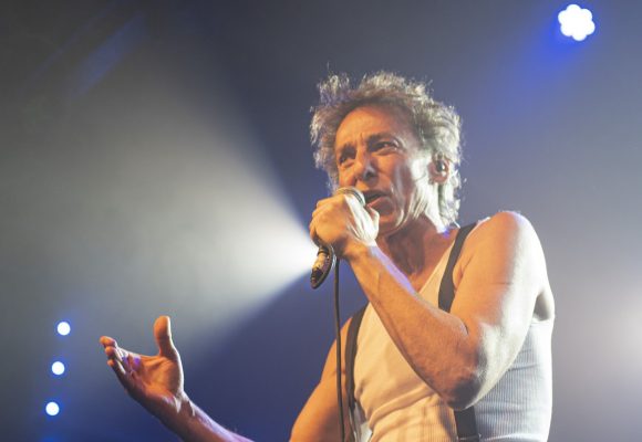 «Peligrosamente cerca», así se llama el recital que ofrecerá Javier Calamaro para celebrar sus 40 años en la música