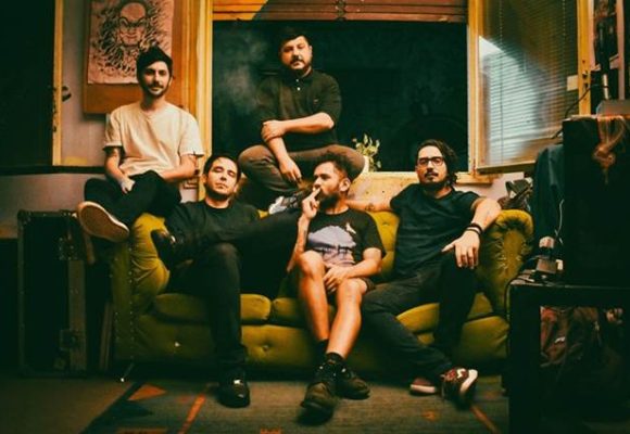 Los estandartes del emo-core en Argentina, Las Armas, ya están «manos a la obra» con su nuevo esperado disco, tras un parate de algunos años, además de una gira por Buenos Aires
