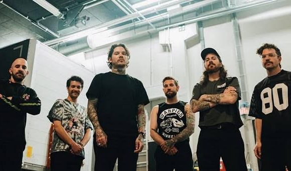 La banda de Ohio, The Devil Wears Prada, regresa a Argentina para presentar su nueva placa, «Color Decay», en donde abunda su ya clásico metalcore y post hardcore