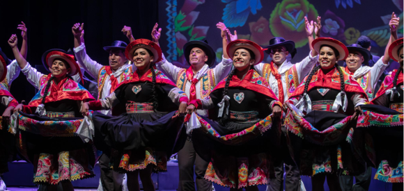 Parque Centenario: hubo un impresionante viaje imaginario al país incaico, a través del Ballet Folclórico Nacional del Perú y la Orquesta Sinfónica Nacional peruana, con una exhibición llamada «Retablo del Perú para el mundo»