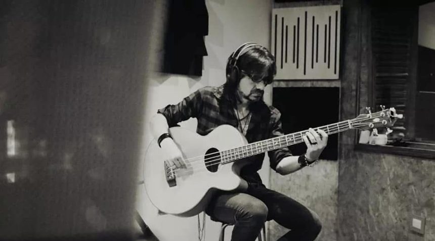 El bajista Charlie Giardina analiza haber acompañado a músicos como Alex Ubago, Eric Martin y Billy Sheehan de Mr. Big o, actualmente, a Miguel Mateos: «El universo del arte es infinito, así que siempre habrá cosas para aprender e incorporar»