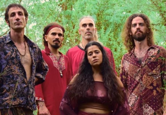 Del monte cordobés, La Forastería, agrupación que combina raíces folklóricas con electrónica y rock, se presentará en el Matienzo, luego llegan compromisos en Brasil y Turquía